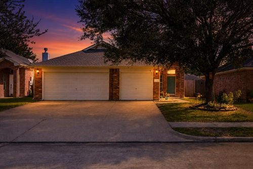 104 Laurel Meadow Ct, La Marque, TX, 77568-2496 | Card Image