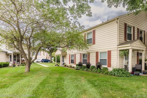 2644 Wildwood Ct, Lake Orion, MI, 48360-1758 | Card Image