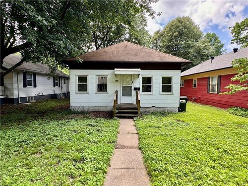 709 Rhodes Ave, Grandview, MO, 64030-2350 | Card Image