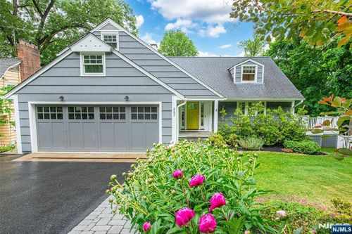 487 Highland Ave, Montclair, NJ, 07043-1201 | Card Image