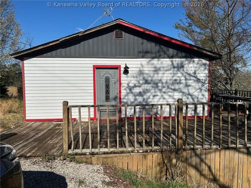 300 Apple Tree Dr, Point Pleasant, WV, 25550-9452 | Card Image