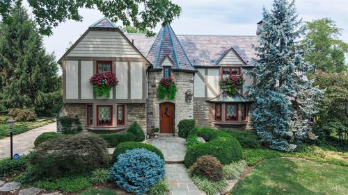 402 W Cliff Ln, Cincinnati, OH, 45220-1012 | Card Image