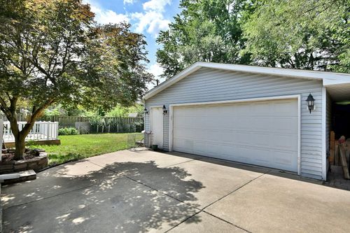 33 Seneca Dr, Montgomery, IL, 60538-2323 | Card Image