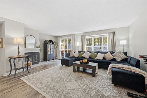 unit-3-19 Thayer Pond Dr, North Oxford, MA, 01537-1160 | Card Image