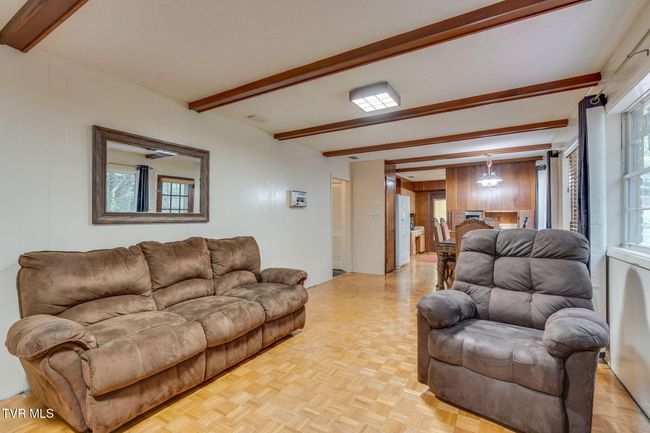 Upstairs: Sitting Area | Image 23