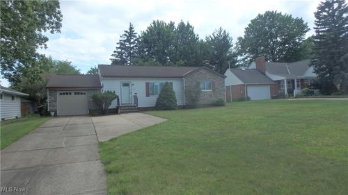 2901 Dentzler Rd, Parma, OH, 44134-5407 | Card Image