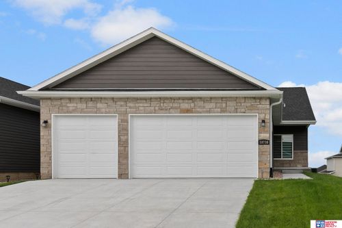 10730 Majestic Ln, Lincoln, NE, 68527-2527 | Card Image