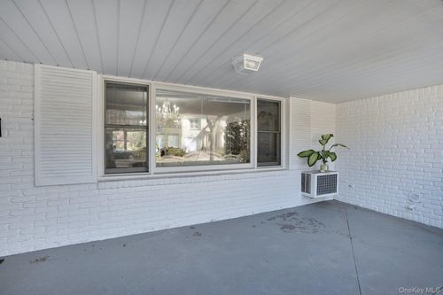69 Warwick Rd, Great Neck, NY, 11023-1667 | Card Image