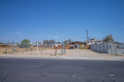 118 W Wilson Ave, Ridgecrest, CA, 93555-4643 | Card Image