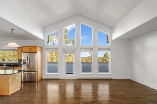 307-3915 Carey Rd, Saanich, BC, V8Z1Z6 | Card Image