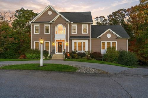 18 Arbor Dr, Cranston, RI, 02921-7518 | Card Image