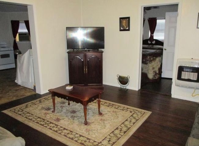 APT-1 - 401 W Sam Rayburn Dr, House other with 4 bedrooms, 3 bathrooms and null parking in Bonham TX | Image 4