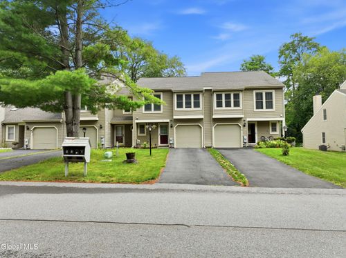 10 Flintlock Ln, Halfmoon, NY, 12065-6570 | Card Image