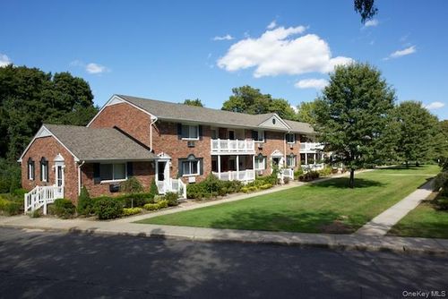 32-c-16 Garfield Ave, Sayville, NY, 11782-2624 | Card Image