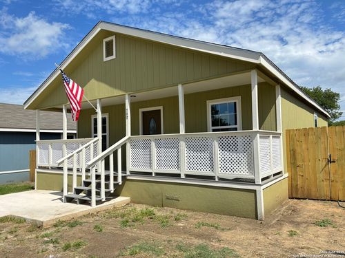 702 E 5th St, Nixon, TX, 78140 | Card Image