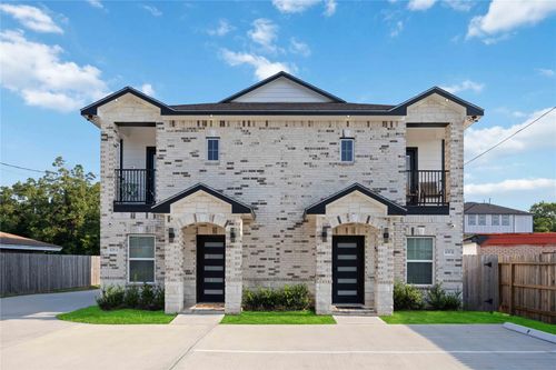 4739 Reed Rd, Houston, TX, 77033-4009 | Card Image