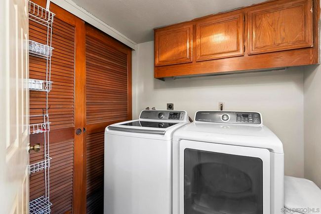 17595 Fairlie Rd, Townhouse with 3 bedrooms, 3 bathrooms and 3 parking in San Diego CA | Image 11