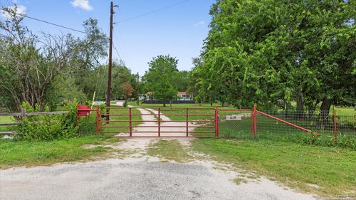 614 Woodcreek Cir, McQueeney, TX, 78123-3252 | Card Image