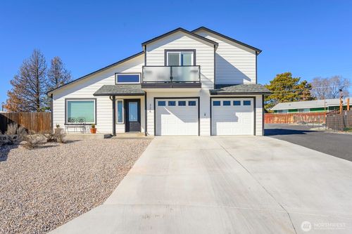 326 N Clark Rd, Moses Lake, WA, 98837-1607 | Card Image