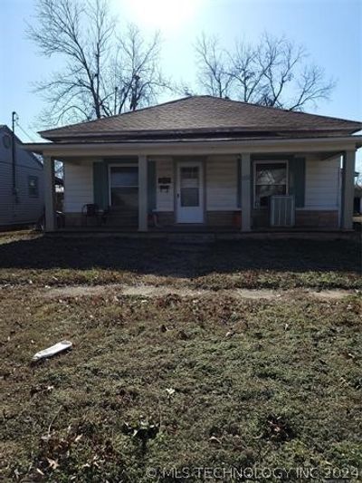 813 E Maple Street, House other with 2 bedrooms, 1 bathrooms and null parking in Cushing OK | Image 1