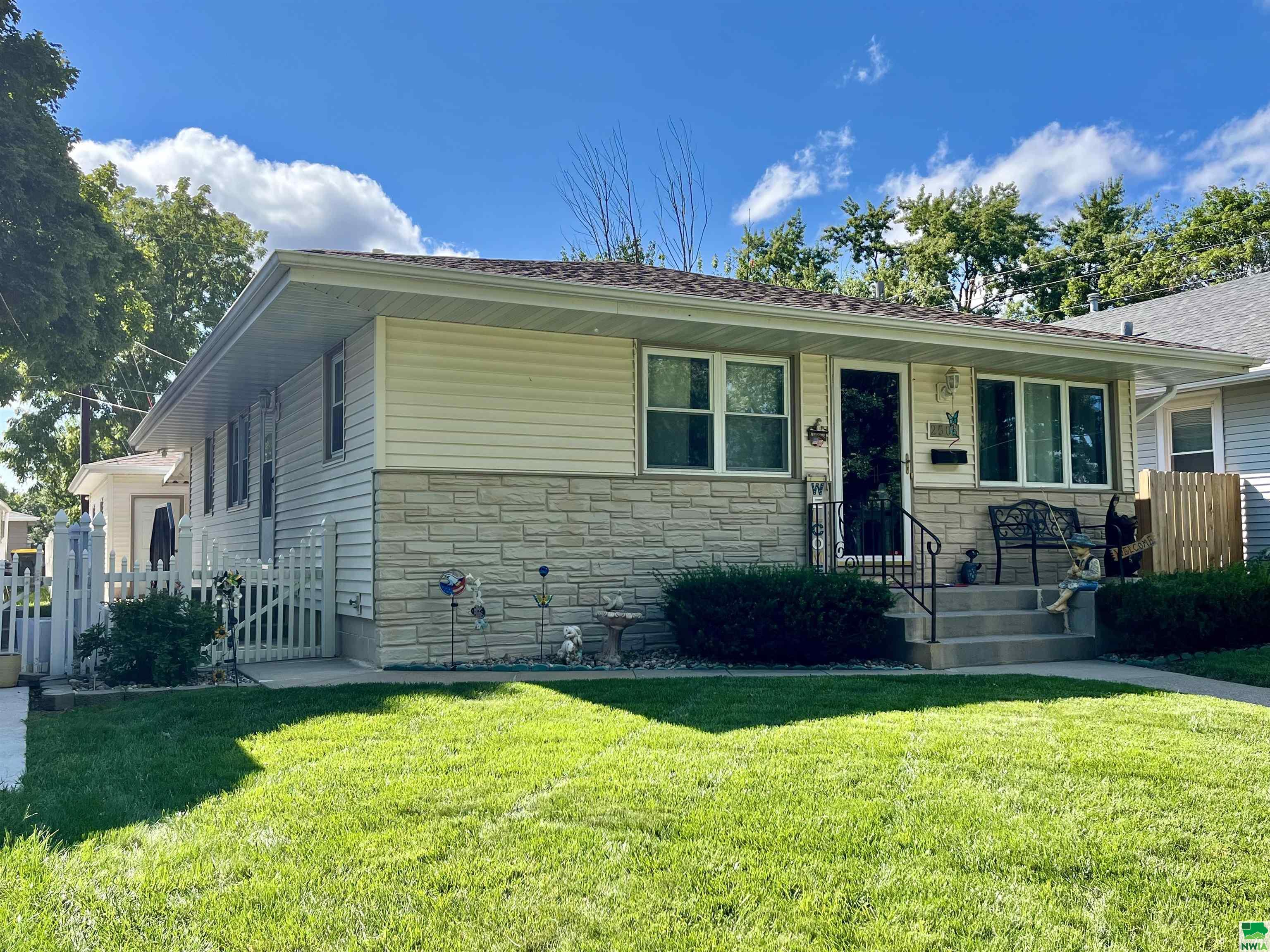 Cypress St, Sioux City, IA 51106