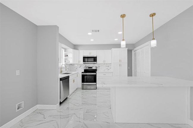 6326 Cambridge Glen Ln, House other with 3 bedrooms, 3 bathrooms and 2 parking in Houston TX | Image 5
