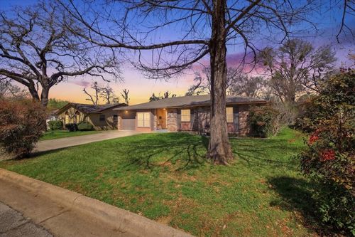 800 Brownstone St, Euless, TX, 76039-2508 | Card Image