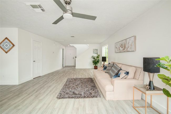 10023 Farrell Dr, House other with 4 bedrooms, 3 bathrooms and 2 parking in Houston TX | Image 6