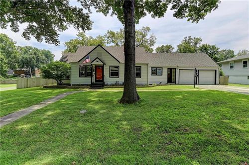 9217 E 69th St, Raytown, MO, 64133-5710 | Card Image