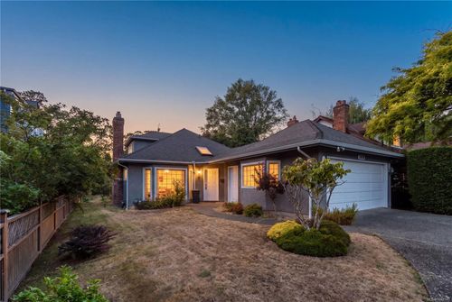 1376 Oliver St, Oak Bay, BC, V8S4W9 | Card Image