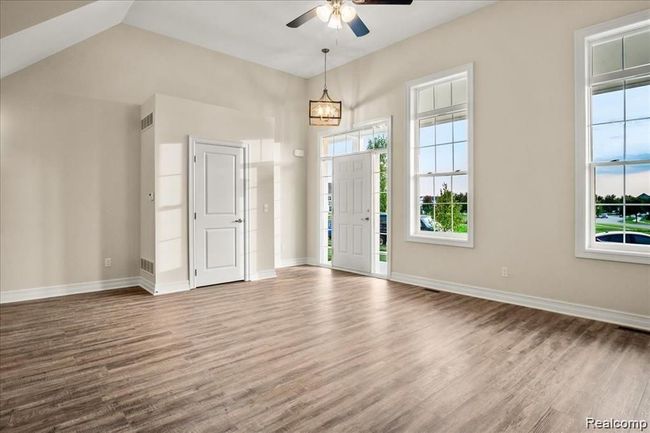 53612 Springdale St, Condo with 2 bedrooms, 3 bathrooms and null parking in Macomb MI | Image 7