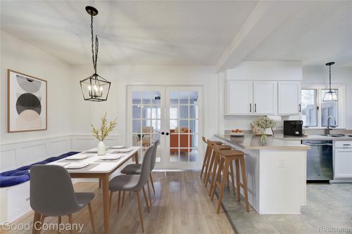 934 Lockwood Rd, Royal Oak, MI, 48067-1612 | Card Image