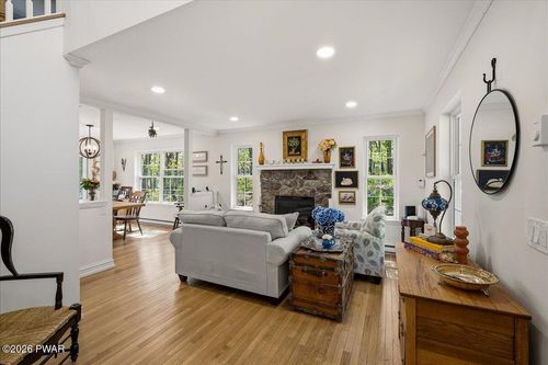 148 Mallard Path, Bushkill, PA, 18324-8243 | Card Image