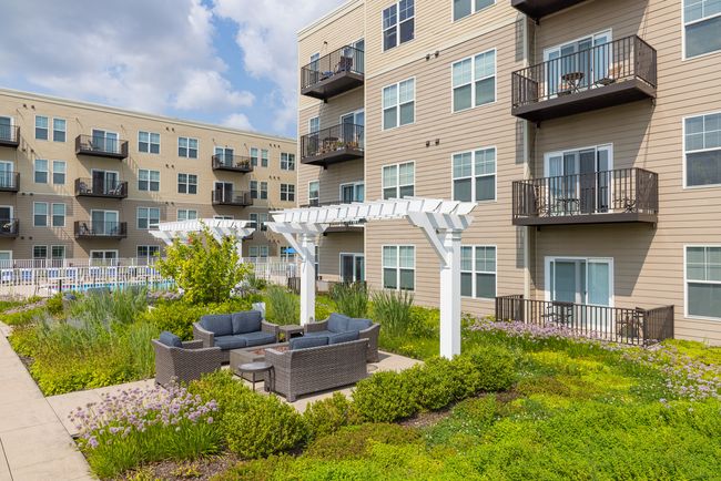 APT-543 - 255 N Addison Ave, Condo with 2 bedrooms, 2 bathrooms and 332 parking in Elmhurst IL | Image 7
