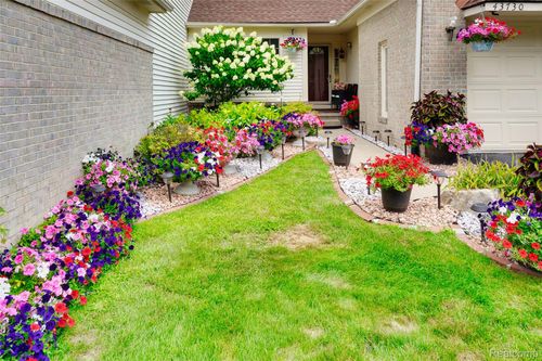 43730 Algonquin Dr, Novi, MI, 48375-5427 | Card Image