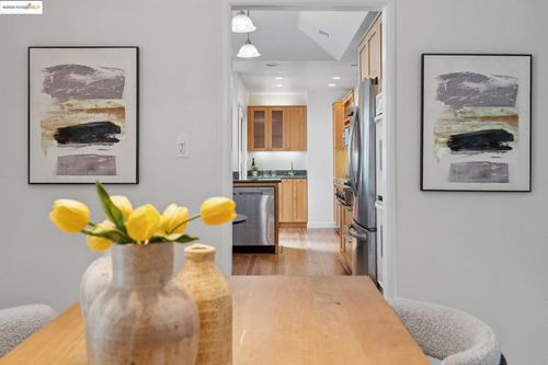 6141 Broadway Ter, Oakland, CA, 94618-2015 | Card Image