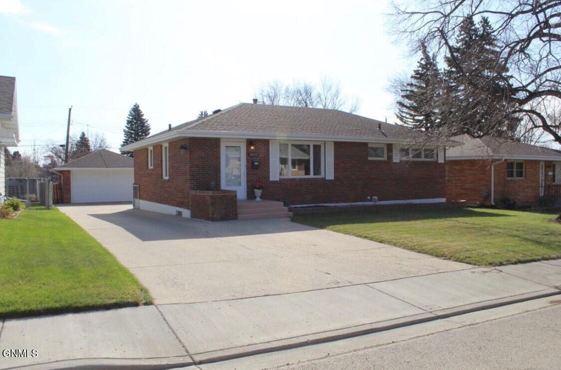 Monte Dr, Mandan, ND 58554