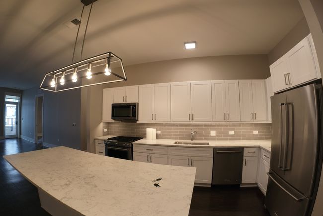 APT-303 - 2050 Clark St, Condo with 2 bedrooms, 2 bathrooms and 1 parking in Chicago IL | Image 6