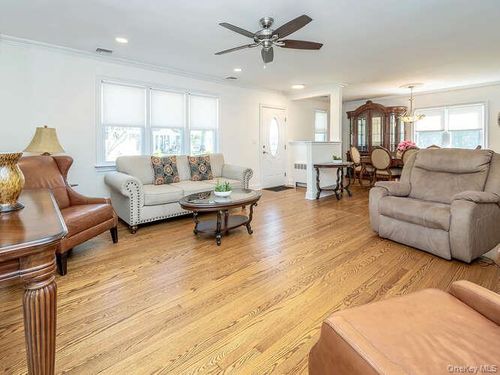 1 Roosevelt St, Glen Cove, NY, 11542-1934 | Card Image