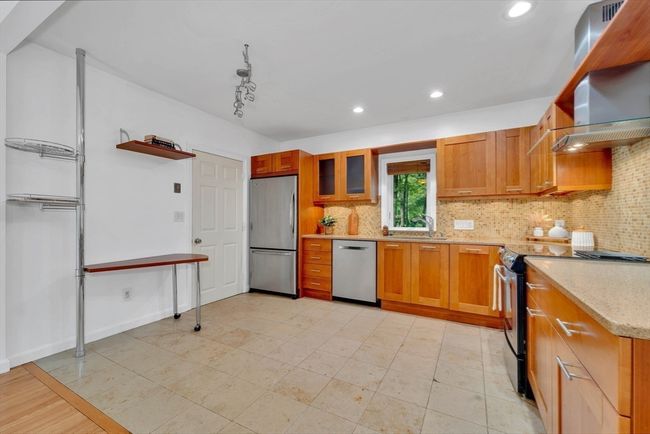 10 - 10 Fox Holw, Condo with 2 bedrooms, 3 bathrooms and 2 parking in Wayland MA | Image 18