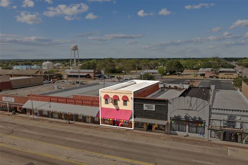 155 W Austin St, Giddings, TX, 78942-3205 | Card Image