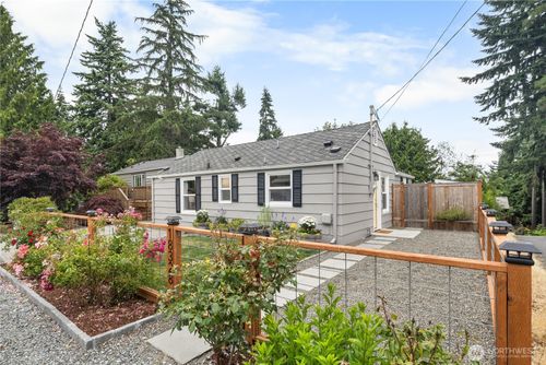 18328 15th Pl Ne, Shoreline, WA, 98155-3816 | Card Image