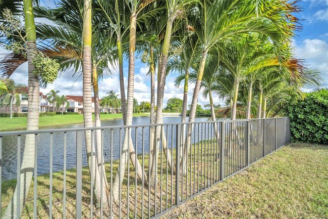 1291 Sw 113 Th Way, House other with 3 bedrooms, 3 bathrooms and null parking in Pembroke Pines FL | Image 41