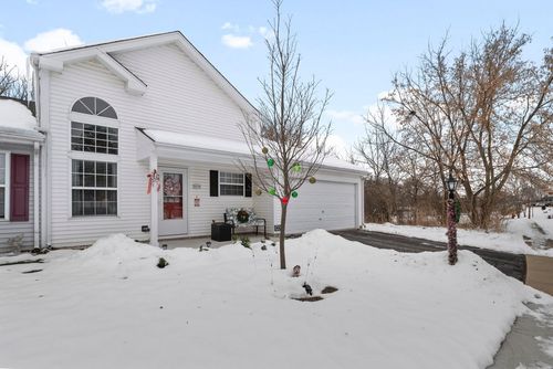 3214 Debra Dr, Island Lake, IL, 60042-9018 | Card Image