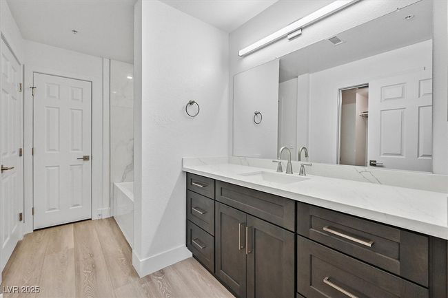 Beautiful new quartz, cabinets, fixtures, everything!! | Image 16