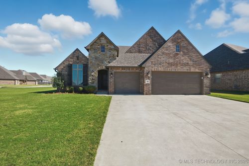 709 86th St, Broken Arrow, OK, 74014-5664 | Card Image