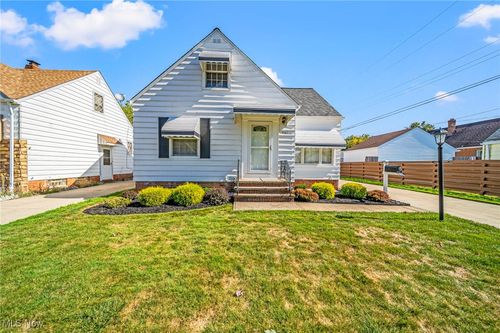 461 E 271st St, Euclid, OH, 44132-1711 | Card Image