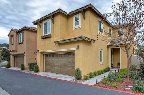 35262 Persano Pl, Fallbrook, CA, 92028-7704 | Card Image