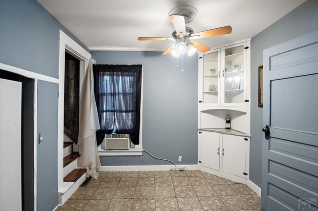 Built-in Cabinet/Eating Area | Image 18