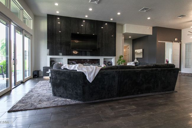 Living Room | Image 33